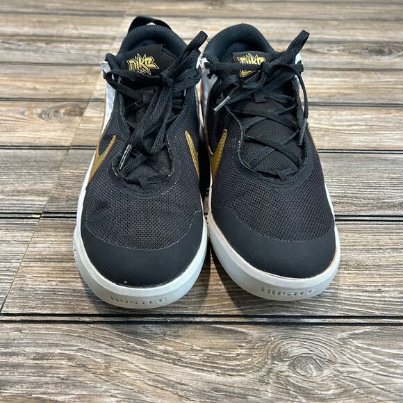 Nike basketball shoes- team hustle D10 big kid size 6Y - Picture 2 of 7